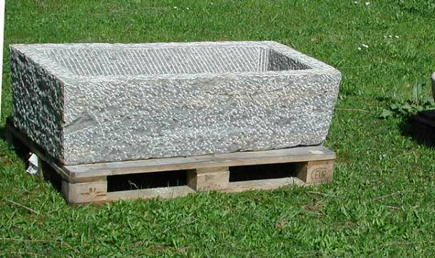 Wassertröge Rettangolo I, Kalkstein